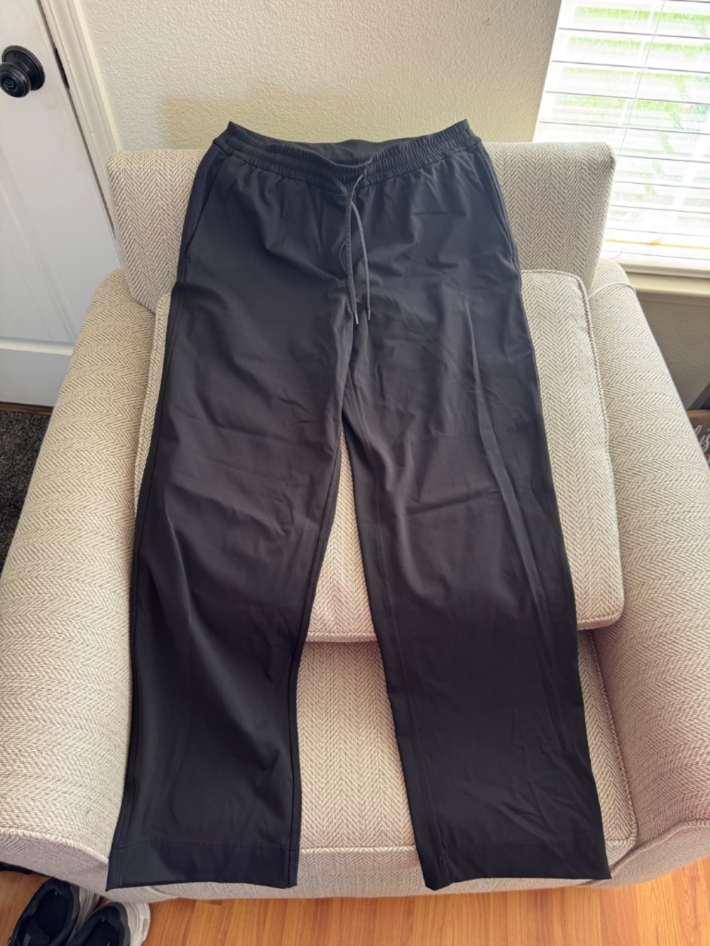 Lululemon Straight-Leg Mid-Rise Pant drawstring Luxtreme Regular Black Medium - Picture 7 of 8